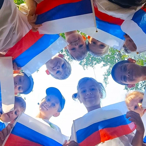 Жемчужина леса, 1 смена &laquo;Под флагом России&raquo;