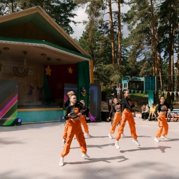 Солнечный зажигает звезды, 4 смена