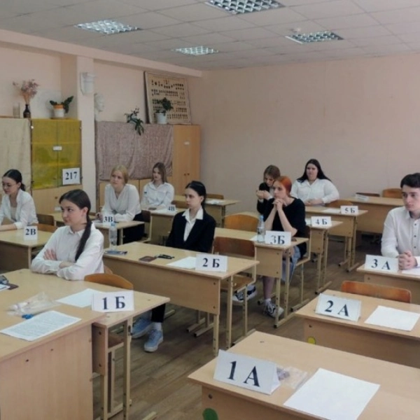 Сколько выпускников получили 100 баллов на ЕГЭ по русскому языку?
