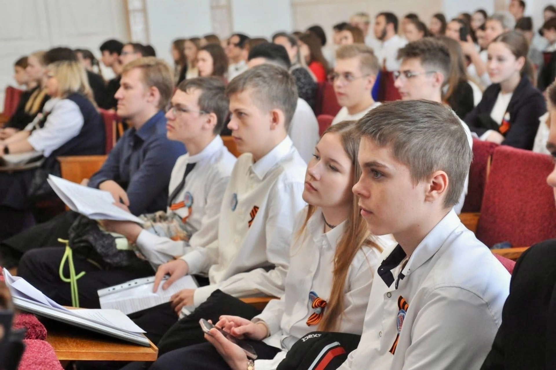 750 подростков прошли обучение в Школе молодого управленца