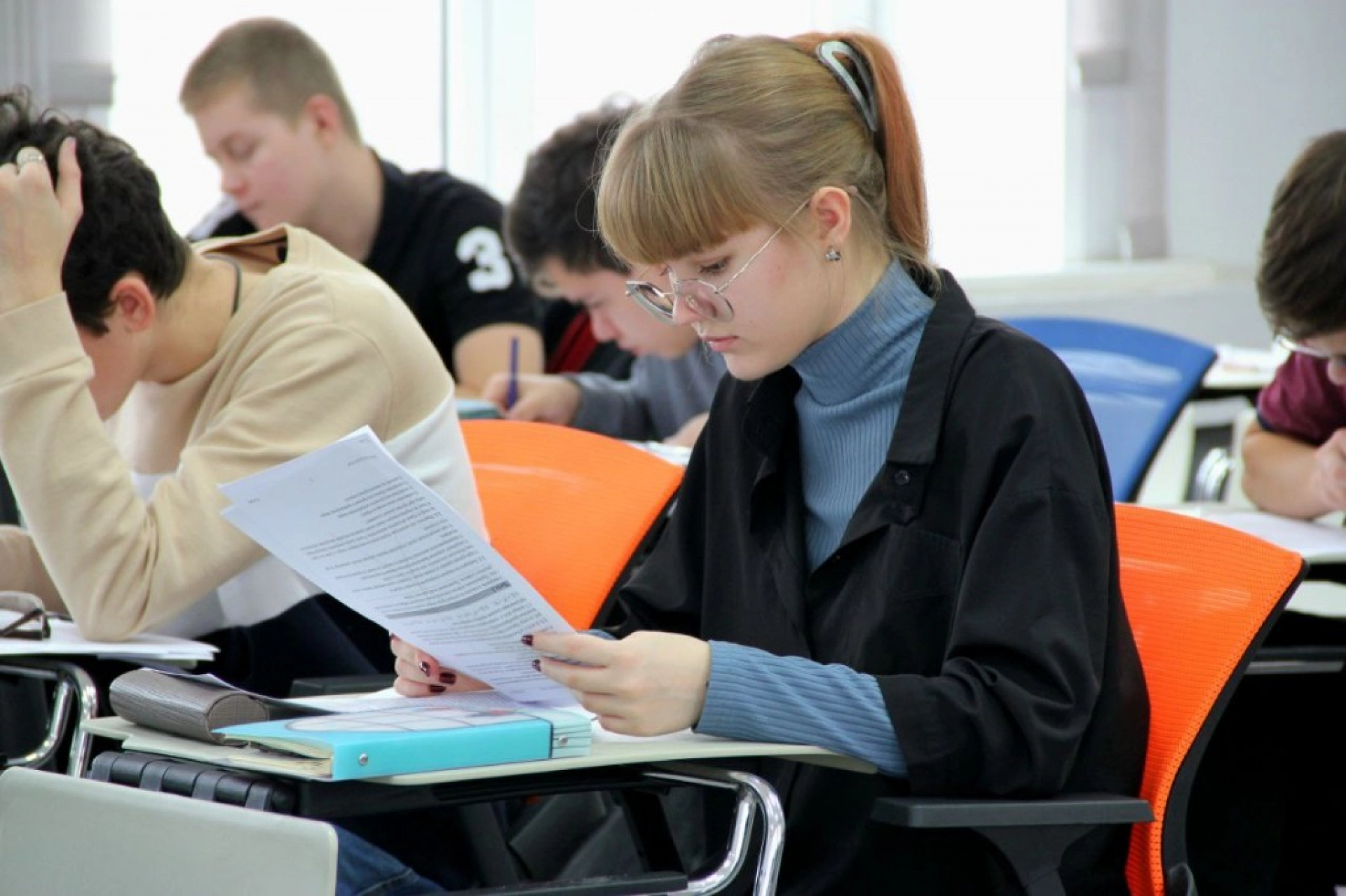 Изображение для Более 3 тысяч старшеклассников участвуют в региональном этапе всероссийской олимпиады школьников