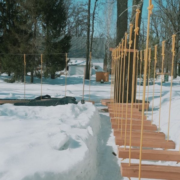 В лагере «Росинка» завершили монтаж верёвочного городка