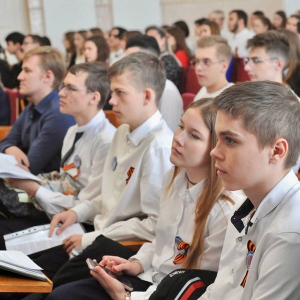 750 подростков прошли обучение в Школе молодого управленца