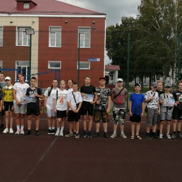 Пришкольный лагерь, выездные смены, дачный отдых: варианты летнего досуга и их особенности