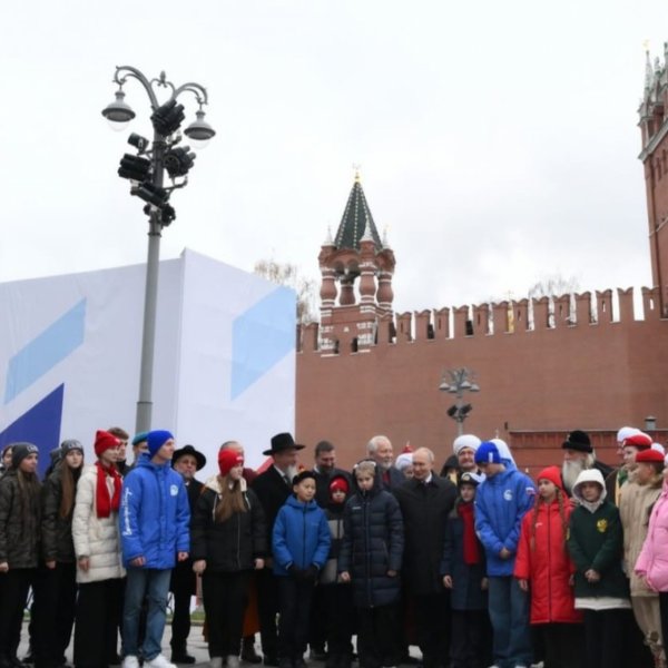 Тамбовская школьница встретилась с президентом России в День народного единства