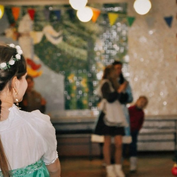 Новогодние чудеса для детей и подростков: как создать праздничную атмосферу в школе