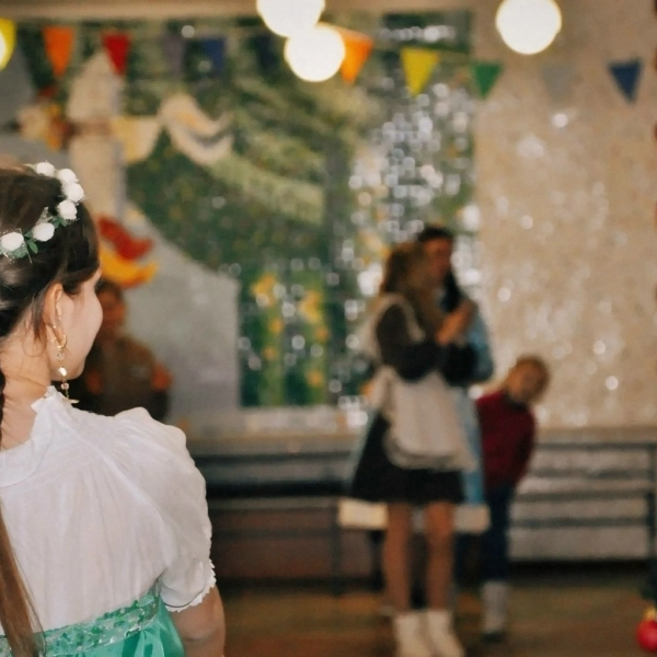 Новогодние чудеса для детей и подростков: как создать праздничную атмосферу в школе