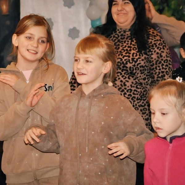 Новогодние чудеса для детей и подростков: как создать праздничную атмосферу в школе