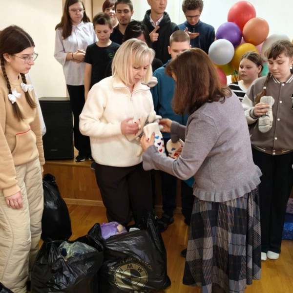Активисты Движения Первых собрали тёплую одежду для нуждающихся детей