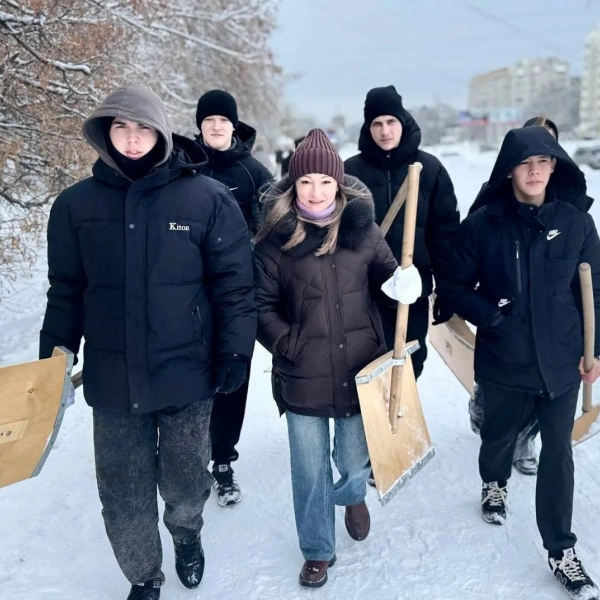 Студенты колледжей и техникумов помогают расчищать улицы Тамбова от снега