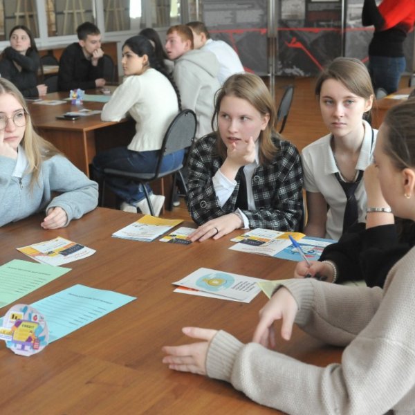 В Тамбовской области стартовал девятый сезон школы финансовой грамотности для подростков