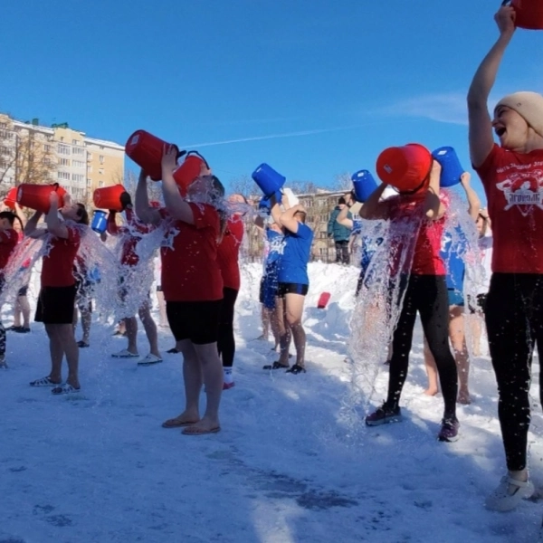 Тамбовчане присоединились к всероссийской акции массового обливания ледяной водой