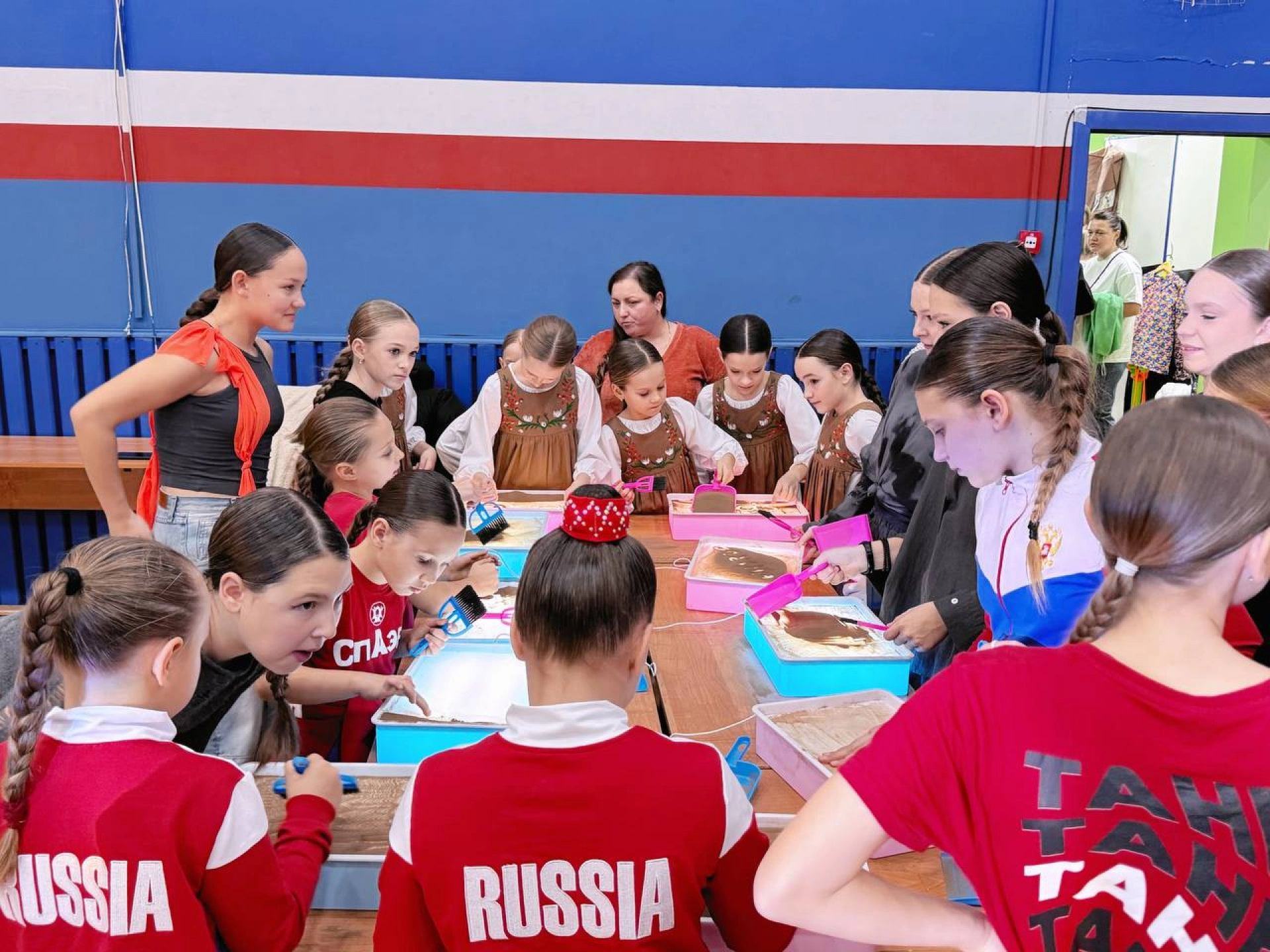 «Солнечный» и «Росинка» развернули творческую зону для участников крупного танцевального чемпионата